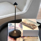 Lampada da tavolo LED senza fili bianca e dorata dal design moderno per soggiorno o terrazza