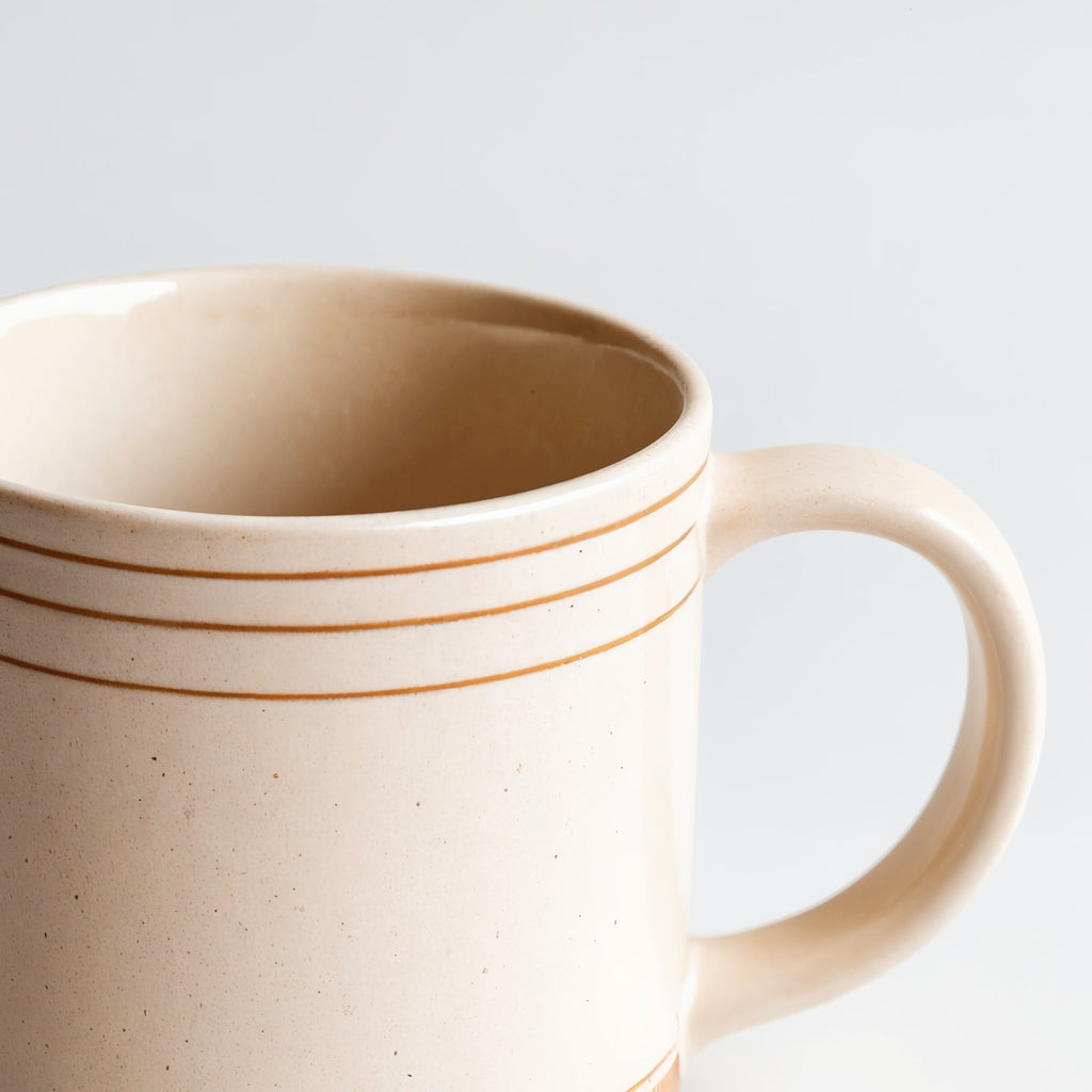 Sperindei Moka Tazza Minimal — dettaglio macro del bordo superiore e manico