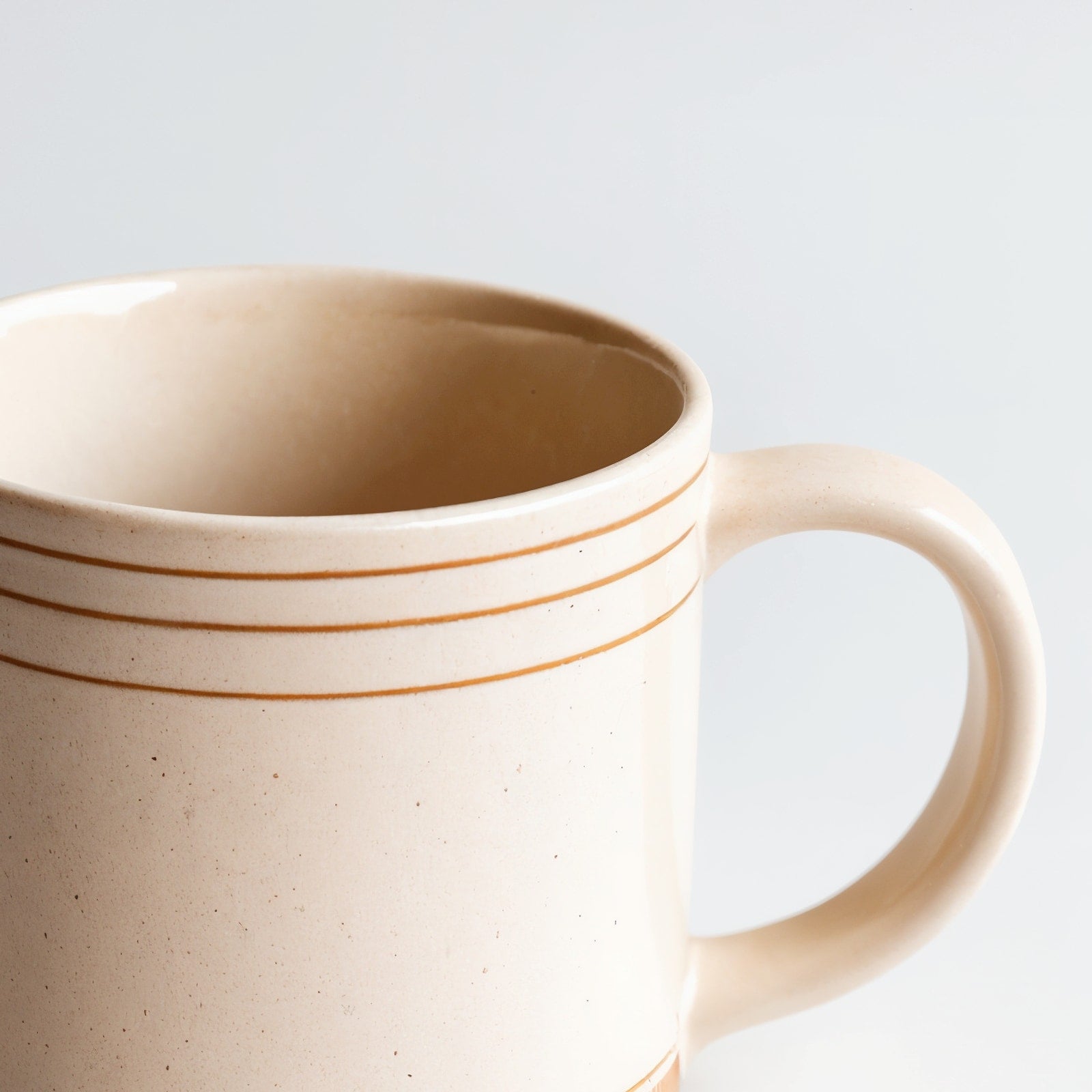 Sperindei Moka Tazza Minimal — dettaglio macro del bordo superiore e manico