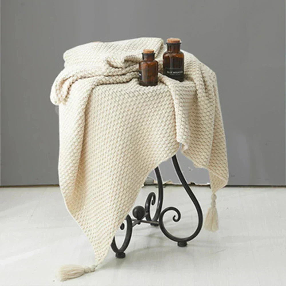 Coperta in lana lavorata a maglia NordiWrap con frange | Design nordico | Accogliente ed elegante | Perfetto per la casa