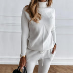 Tuta da donna lavorata a maglia con maglione a collo alto e pantaloni con coulisse