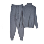Tuta da donna lavorata a maglia con maglione a collo alto e pantaloni con coulisse