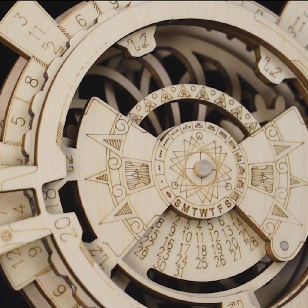 Puzzle in legno con calendario eterno