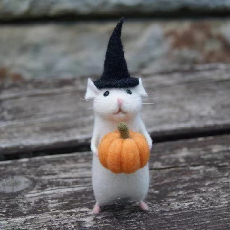Ornamento di zucca e topo in feltro realizzato a mano - Decorazione stagionale unica per le celebrazioni di Halloween e Natale