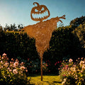 Decorazione rustica di Halloween dello spaventapasseri della zucca spaventosa