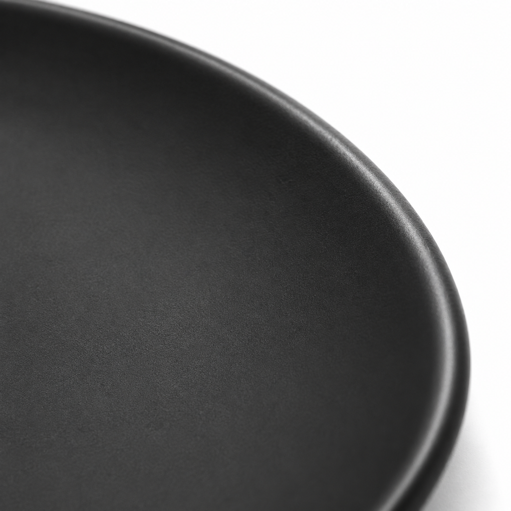 Piatto nero elegante per tavola moderna