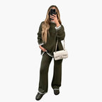 Set da salotto alla moda per donna, comodo top e pantaloni in maglia
