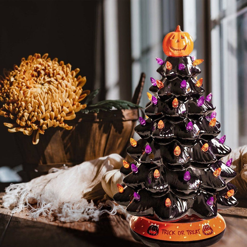 Albero di Natale con luci colorate di Halloween