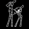 Le decorazioni natalizie illuminano la figura della renna