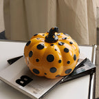 Decorazione di zucca in resina a pois | Set di ornamenti autunnali lucidi | Finitura scolpita durevole | Fascino di zucca