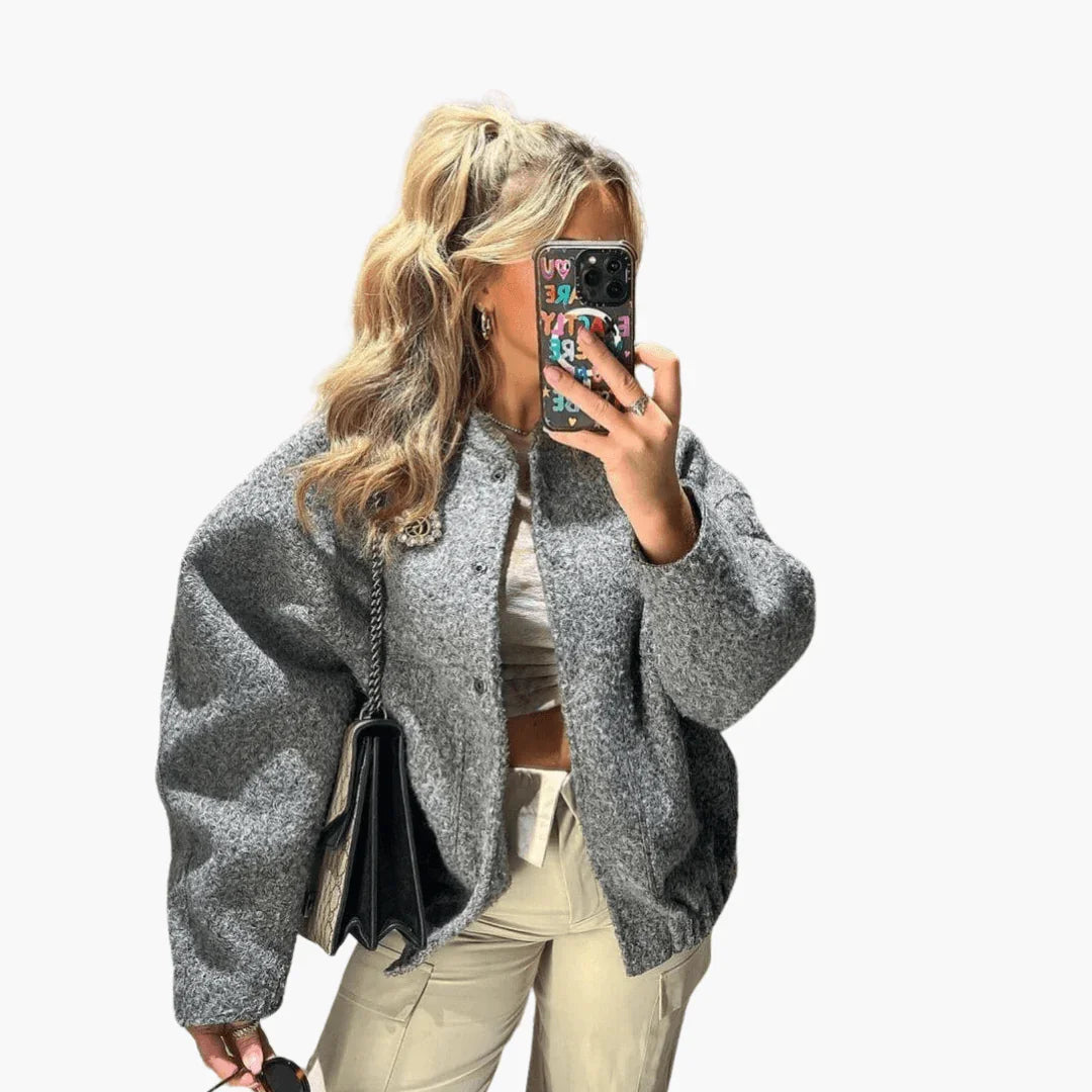 Comodo giubbotto bomber da donna con un look classico ed elegante