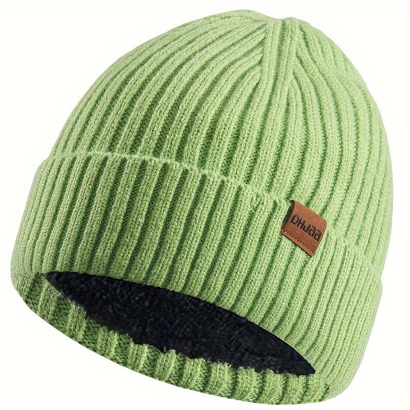 Set invernale gioioso: cappello, sciarpa e guanti per coppie