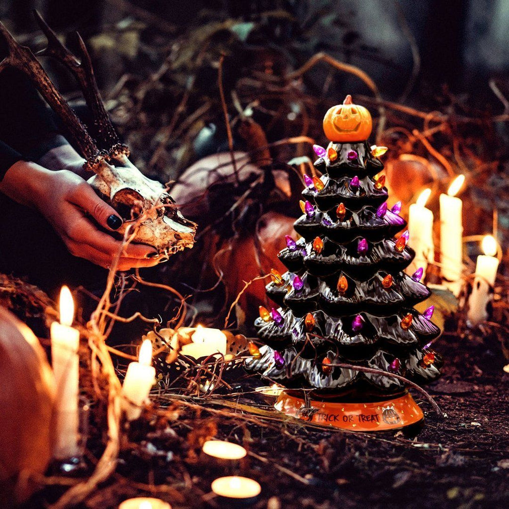 Albero di Natale con luci colorate di Halloween