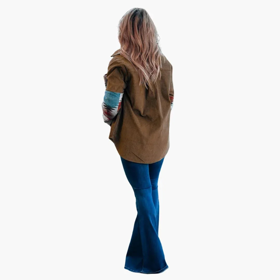 Giacca da donna in velluto a coste con abbottonatura e tasche