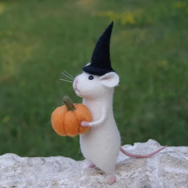 Ornamento di zucca e topo in feltro realizzato a mano - Decorazione stagionale unica per le celebrazioni di Halloween e Natale