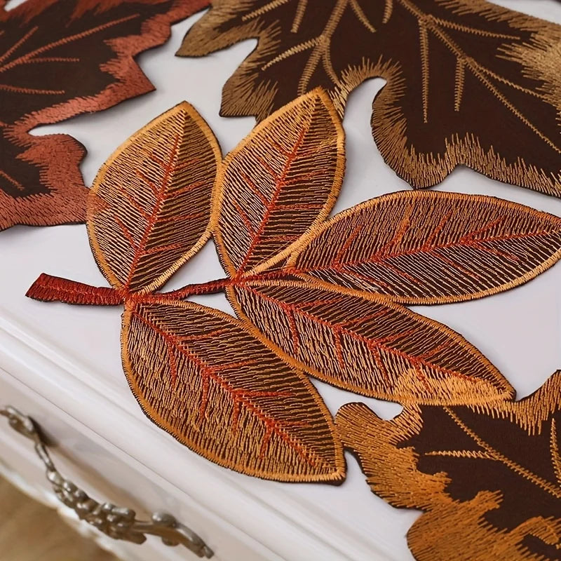 Runner da tavolo HarvestLeaf | Design foglia d'acero ricamato | Decorazioni autunnali in stile country