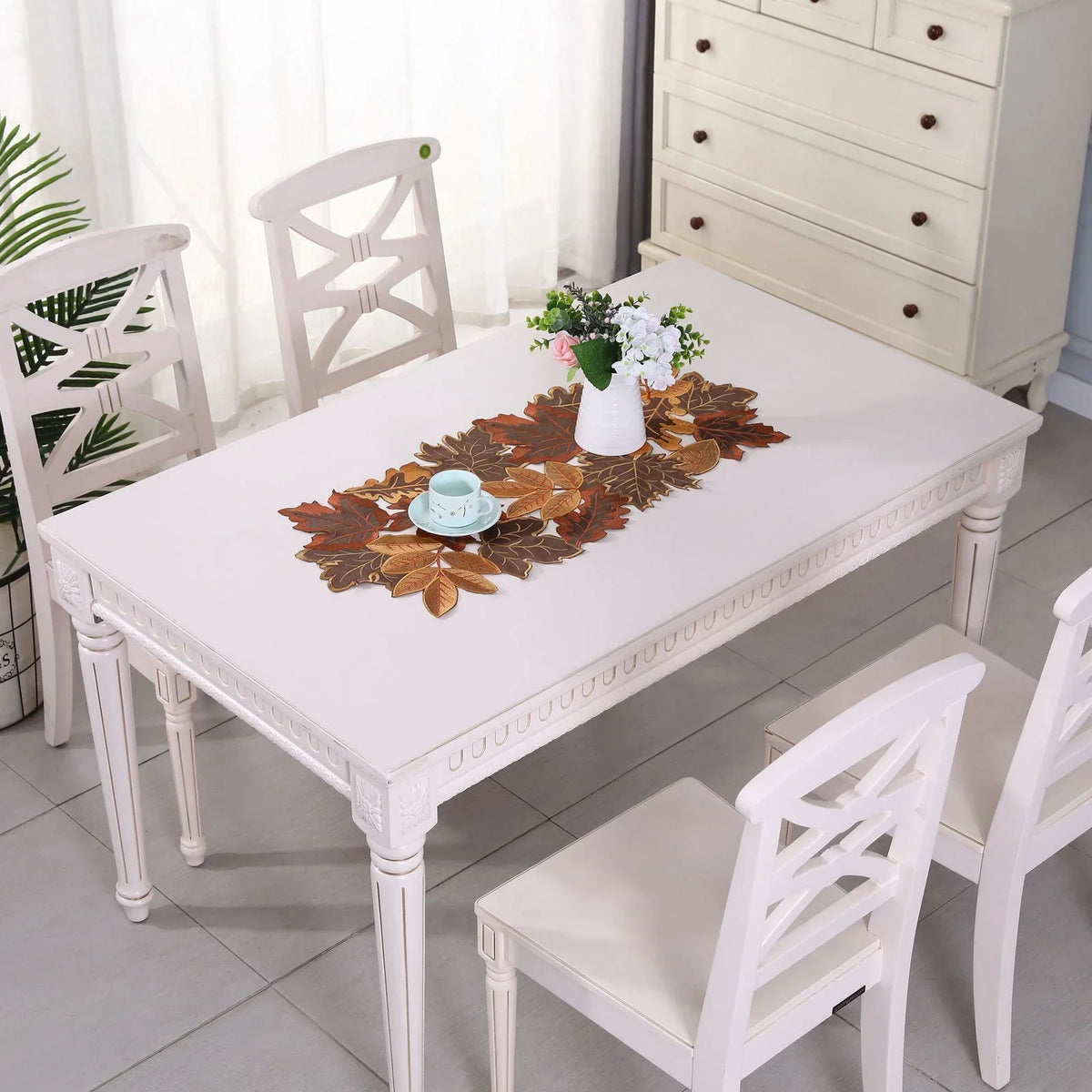 Runner da tavolo HarvestLeaf | Design foglia d'acero ricamato | Decorazioni autunnali in stile country