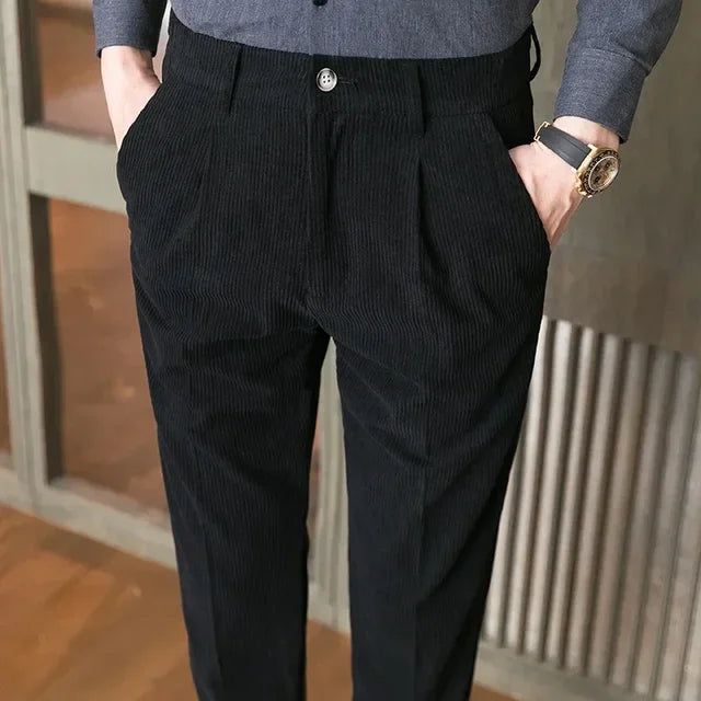 Pantaloni classici in velluto a coste da uomo