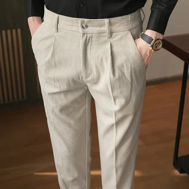 Pantaloni classici in velluto a coste da uomo