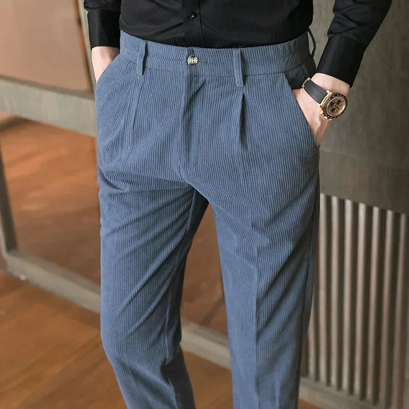 Pantaloni classici in velluto a coste da uomo