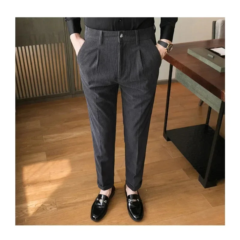 Pantaloni classici in velluto a coste da uomo