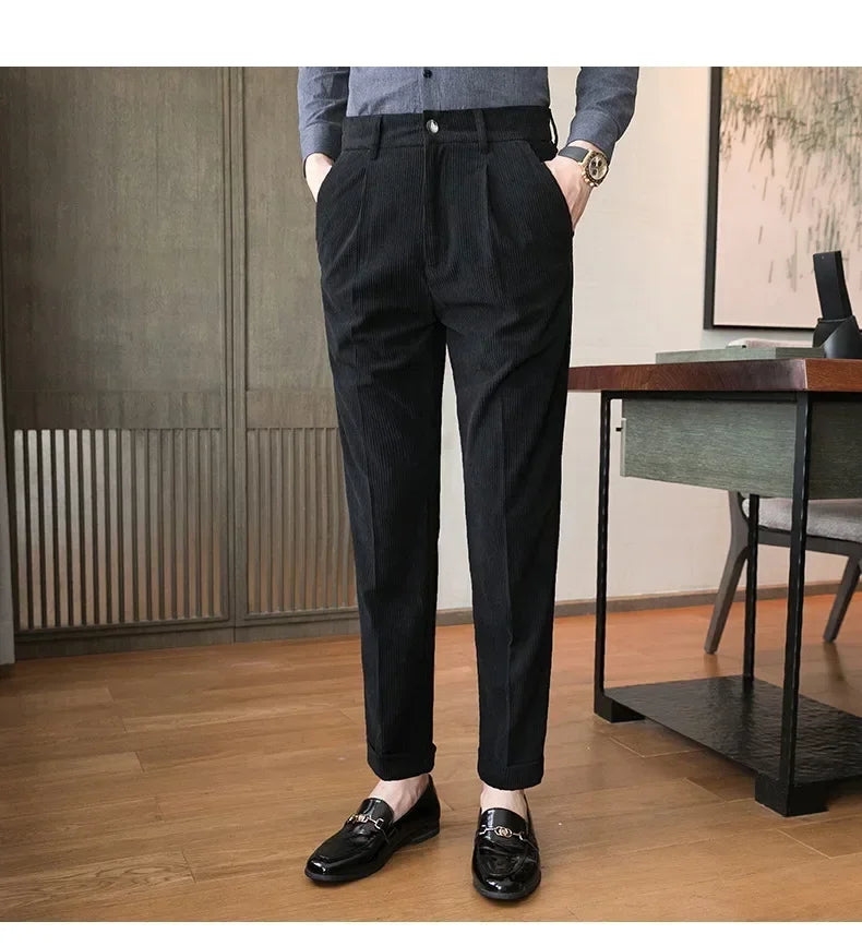 Pantaloni classici in velluto a coste da uomo