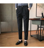 Pantaloni classici in velluto a coste da uomo