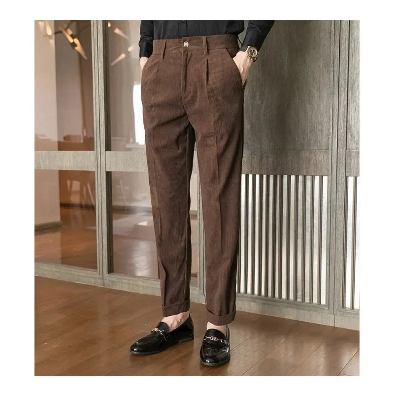 Pantaloni classici in velluto a coste da uomo