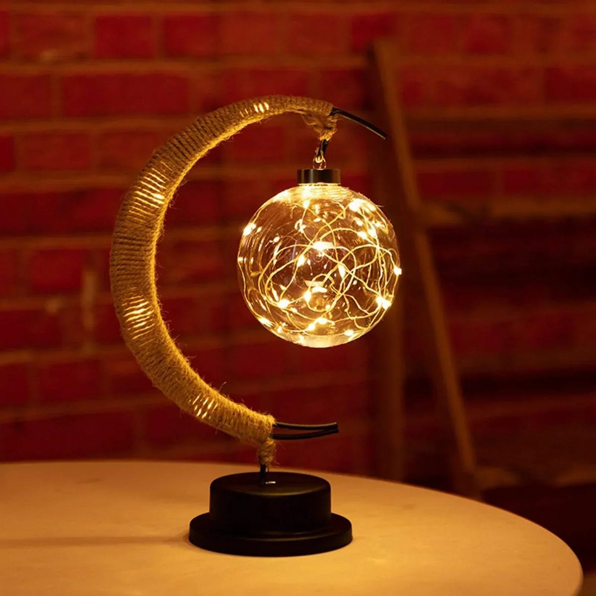 LunaGlow - Lampada da tavolo di lusso - Mezzaluna di luna - Design in vimini - Illuminazione elegante