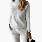 Tuta da donna in maglia con maglione a collo alto e pantaloni da jogging