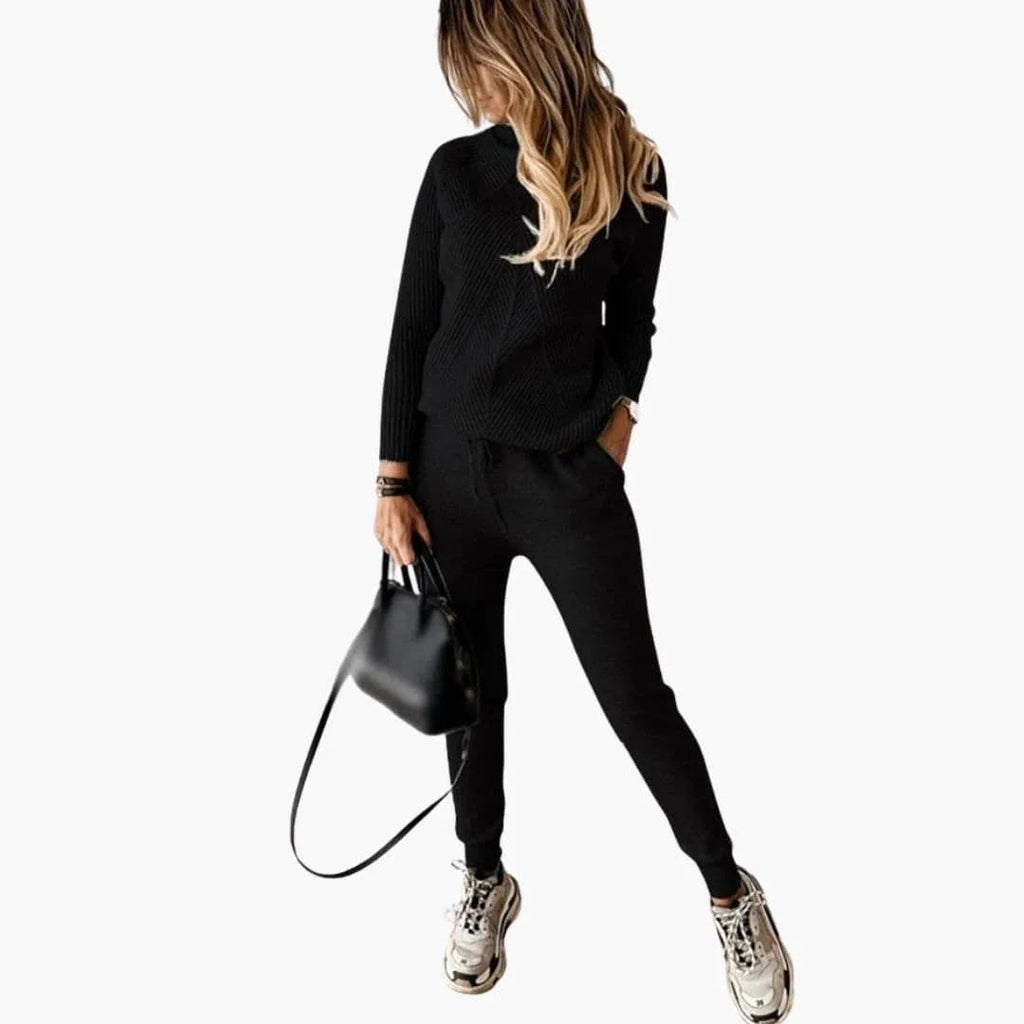 Tuta da donna in maglia con maglione a collo alto e pantaloni da jogging
