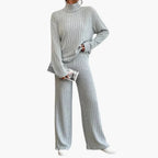 Set maglione e pantaloni lavorati a maglia da donna con design a coste