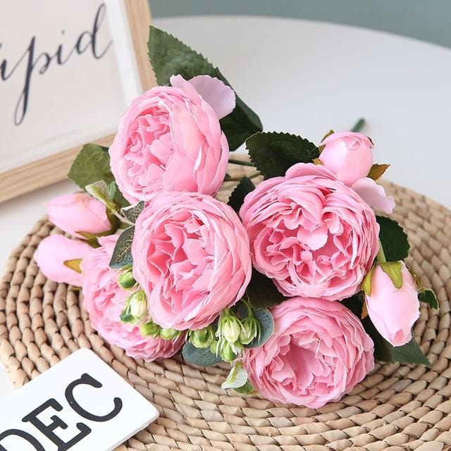 Elegante composizione floreale di peonie per l'arredamento della casa | Tessuto non tessuto di alta qualità