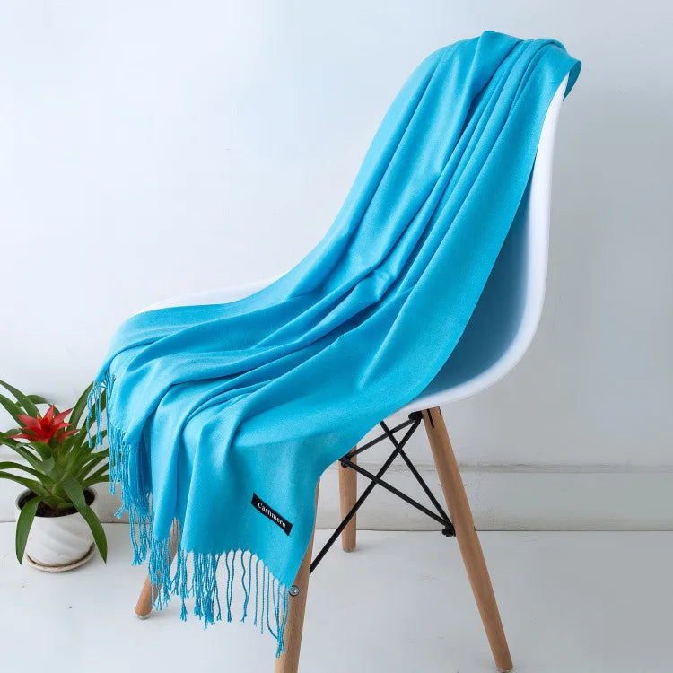 Sciarpa da donna calda e accogliente: frange lunghe, cashmere, invernale