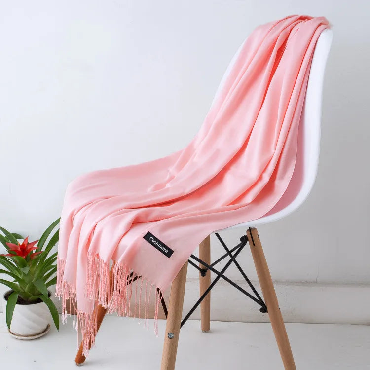 Sciarpa da donna calda e accogliente: frange lunghe, cashmere, invernale