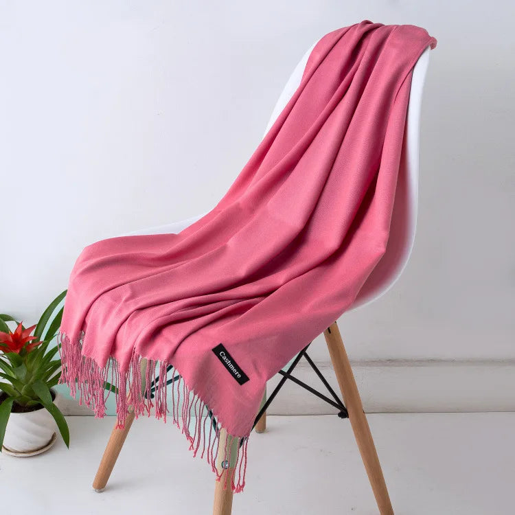 Sciarpa da donna calda e accogliente: frange lunghe, cashmere, invernale