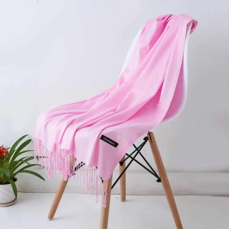 Sciarpa da donna calda e accogliente: frange lunghe, cashmere, invernale