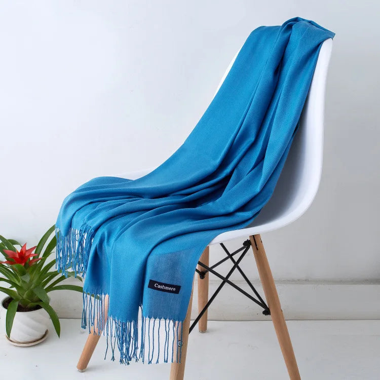 Sciarpa da donna calda e accogliente: frange lunghe, cashmere, invernale