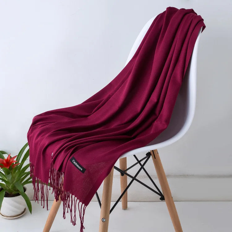 Sciarpa da donna calda e accogliente: frange lunghe, cashmere, invernale