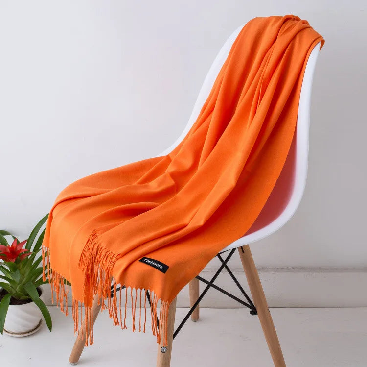 Sciarpa da donna calda e accogliente: frange lunghe, cashmere, invernale