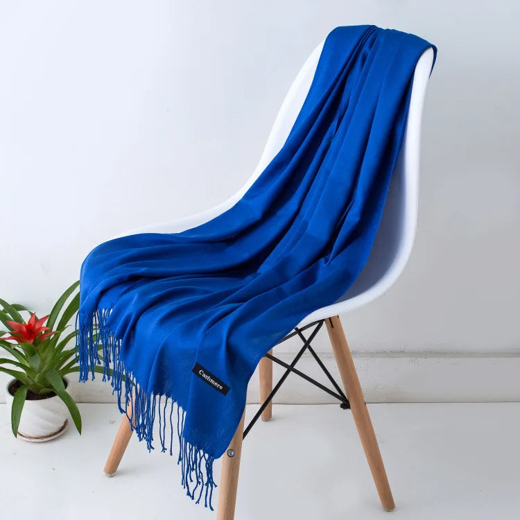 Sciarpa da donna calda e accogliente: frange lunghe, cashmere, invernale