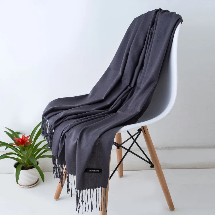 Sciarpa da donna calda e accogliente: frange lunghe, cashmere, invernale
