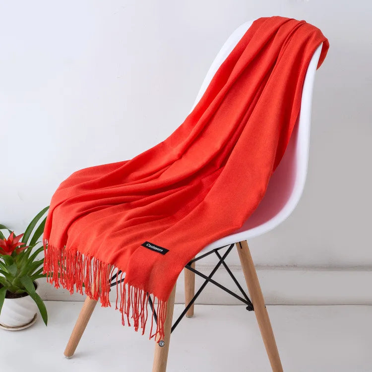 Sciarpa da donna calda e accogliente: frange lunghe, cashmere, invernale