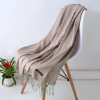 Sciarpa da donna calda e accogliente: frange lunghe, cashmere, invernale