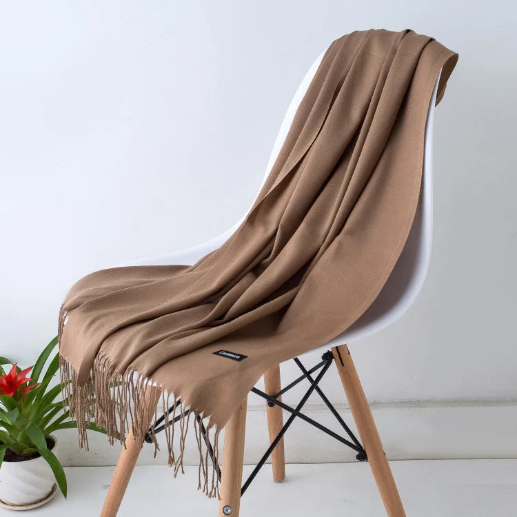 Sciarpa da donna calda e accogliente: frange lunghe, cashmere, invernale