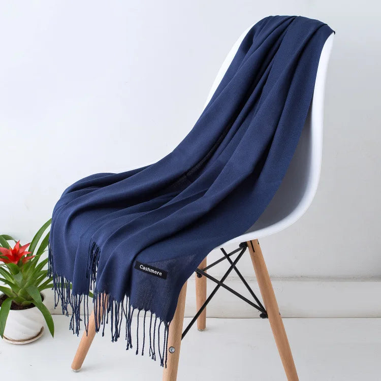 Sciarpa da donna calda e accogliente: frange lunghe, cashmere, invernale