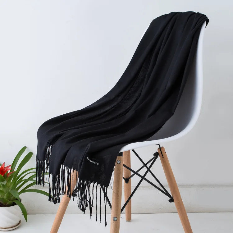 Sciarpa da donna calda e accogliente: frange lunghe, cashmere, invernale