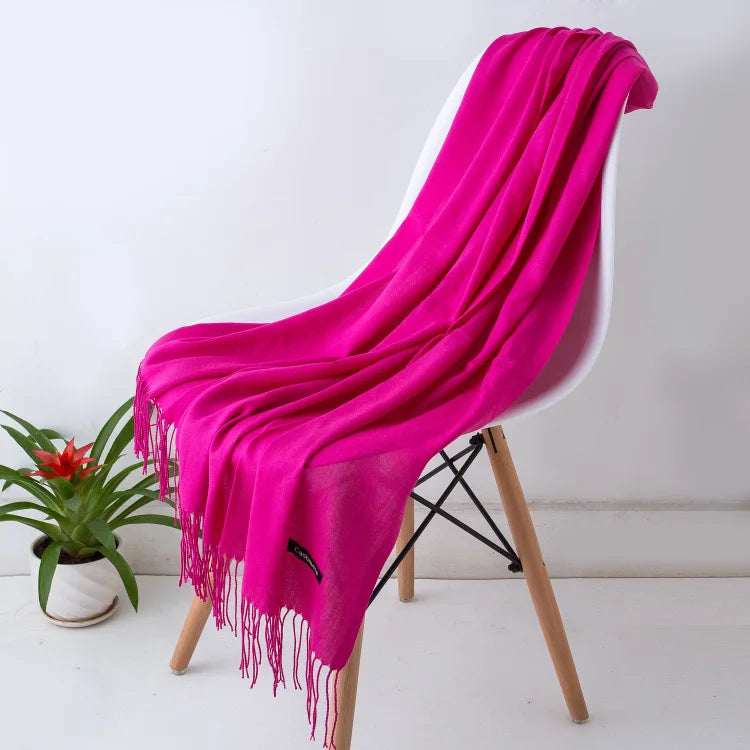 Sciarpa da donna calda e accogliente: frange lunghe, cashmere, invernale