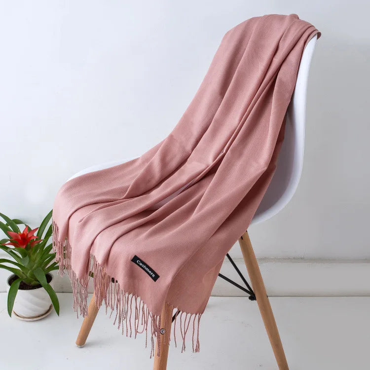 Sciarpa da donna calda e accogliente: frange lunghe, cashmere, invernale