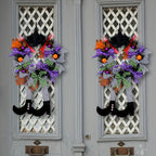 Ghirlanda per porta di Halloween | Gambe di strega con calze a righe